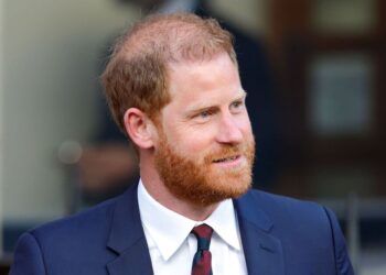 Prince Harry lands in UK amid questions over royal reunion - Celebrity News - Entertainment