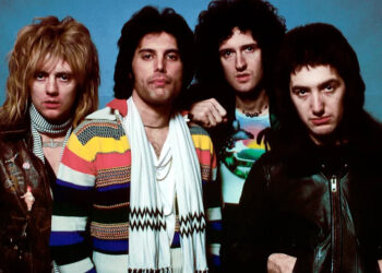 UNITED STATES - JANUARY 01: Photo of QUEEN; Posed group portrait - Roger Taylor, Freddie Mercury, Brian May and John Deason (Photo by Richard E. Aaron/Redferns)Richard E&period; Aaron&sol;Redfern