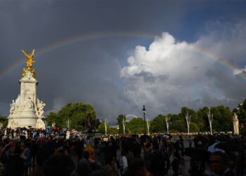 Queen's death: Double rainbow appeared over London moments after announcement - Royals - News