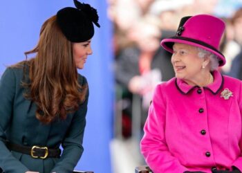 Queen's 'stinging view' on Kate Middleton's life before she married William - Celebrity News - Entertainment