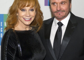 Reba McEntire Admits She ‘Threw a Fit’ After Divorce From Narvel Blackstock: ‘I Was Scared to Death’ – Star Magazine
