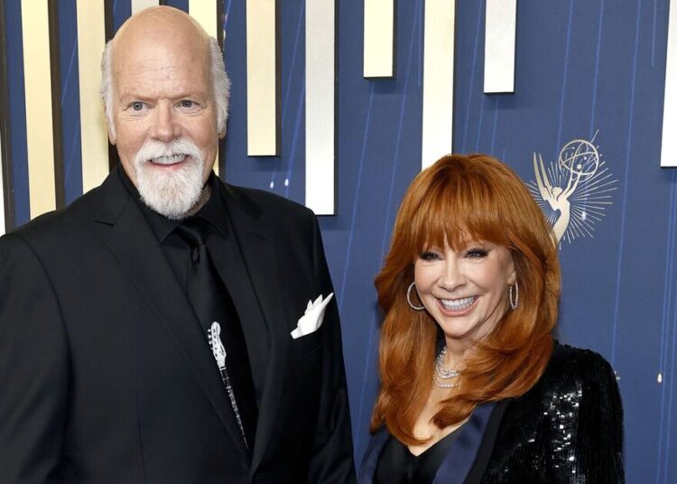 Reba McEntire and Rex Linn confirm engagement during 2025 Emmy Awards - Celebrity News - Entertainment