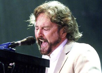 Rick Davies plays the keyboards while singing during the British band Supertramp's concert in Budapest, on Friday evening, June 28, 2002. (Noemi Bruzak/MTI via AP)/MTI via AP, File)