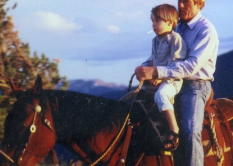 Robert Redfords Grandchildren Share Rare Photos of Him After His Death