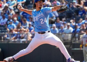 Royals lose disappointing one to Twins 5-1
