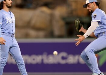 Royals offense stymied in 3-2 loss to Angels