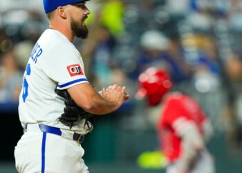 Royals playoff odds dwindle after 4-3 loss to Angels.