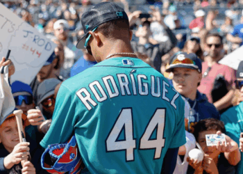 Royals snap Mariners’ 10-game winning streak with 8th-inning rally | Mariners