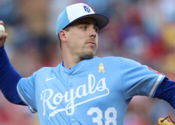 Royals to place starting pitcher on IL