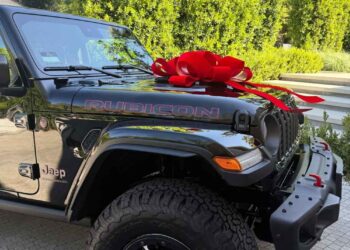 Sarah Michelle Gellar and Freddie Prinze Jr Gift Daughter a Fancy Car for 16th Birthday