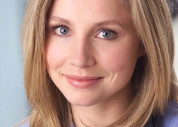 Sarah Chalke will be reviving her role as Dr. Elliot Reid for the Scrubs revival series that will begin shooting in the Vancouver area on Oct. 6