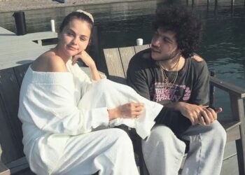 Selena Gomez and Benny Blanco enjoy lake trip together - Celebrity News - Entertainment