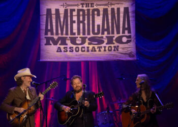 David Rawlings, Nathaniel Rateliff and Gillian Welch perform during the Americana Music Honors and Awards at The Ryman Auditorium in Nashville, Tenn., Wednesday, Sept. 10, 2025.