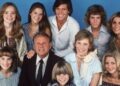 Sitcom legend earning $1M a year ended up sleeping rough in bushes - Celebrity News - Entertainment