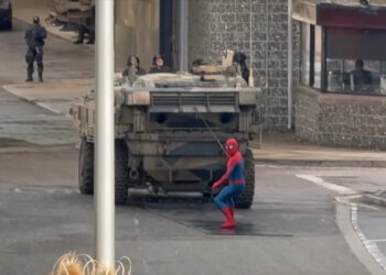 Spider-Man filming shows superhero in truck scene