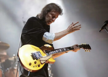 Steve Hackett.
