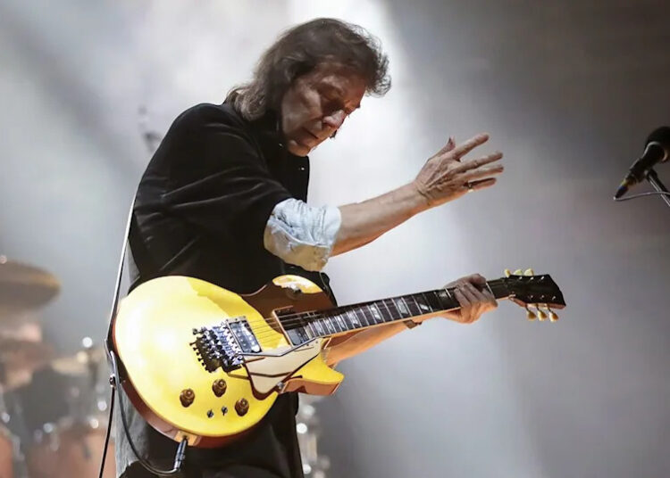 Steve Hackett.