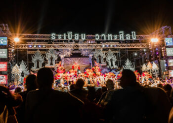 Rabiab Watasilp Molam show with dazzling costumes at Molam Festival 2025