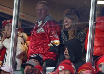 Taylor Swift, More NFL Partners Break Down Their Life on the Sidelines