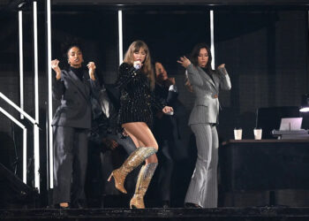 Taylor Swift singing at Eras Tour