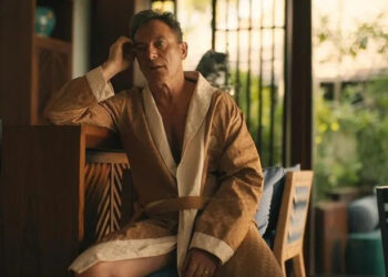 Jason Isaacs as Tim Ratliff in The White Lotus season 3