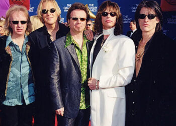 Brad Whitford, Tom Hamilton, Joey Kramer, Steven Tyler and Joe Perry of Aerosmith at the 1999 Grammy AwardsJeff Kravitz&sol;FilmMagic&comma; Inc