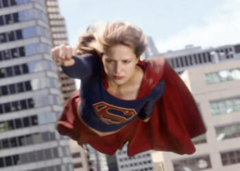 Melissa Benoist in flight as Supergirl