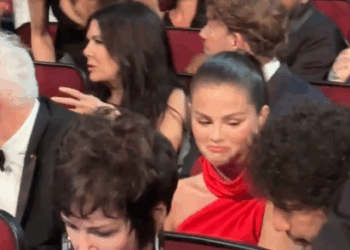 This Viral Video Of Selena Gomez Gossiping With Her Fiancé Benny Blanco At The Emmys Has Seemingly Been Decoded — And It’s Beyond Wholesome