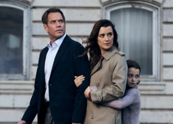 Tony, Ziva and Tali holding on to each other in NCIS: Tony & Ziva.