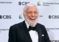 Tough Dick Van Dyke, 99, flexes his muscles as he works out at the gym - Celebrity News - Entertainment