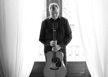 Vince Gill Releases New Extended Version of Legendary Song