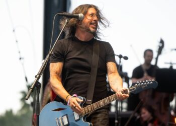 Watch Foo Fighters play surprise first gig with their new drummer