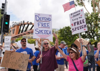 Demonstrators picket in response to the suspension of Jimmy Kimmel's late-night show outside of The Walt Disney Studios Thursday, Sept. 18, 2025, in Burbank, Calif.] - Jae C. Hong/AP