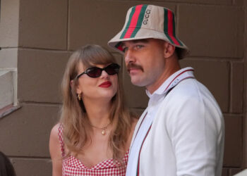 TOPSHOT - US musician Taylor Swift (L) and US NFL football player Travis Kelce (R) attend the men's final match between Italy's Jannik Sinner and USA's Taylor Fritz on day fourteen of the US Open tennis tournament at the USTA Billie Jean King National Tennis Center in New York City, on September 8, 2024.