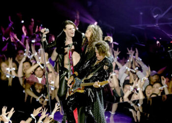 Yungblud, Steven Tyler and Joe Perry perform during the 2025 MTV Video Music Awards.