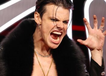 Yungblud strips off on MTV VMAs red carpet before Ozzy tribute - Celebrity News - Entertainment
