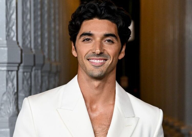 ​Taylor Zakhar Perez strips down in new vacay pics