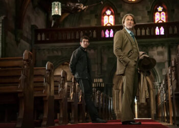 (L-R) Josh O’Connor and Daniel Craig as Benoit Blanc in