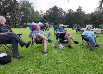 ‘The little city that could:’ Casselberry’s food truck event draws residents for music, art