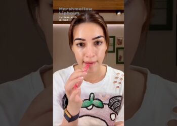 Kriti Sanon skincare routine 💗🫧✨!! #kritisanon #skincare #celebrity #makeup #beauty #viralvideo #fyp