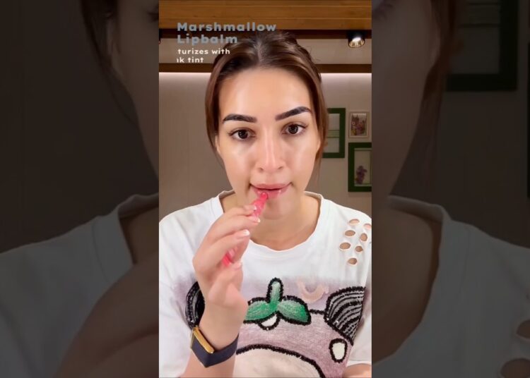 Kriti Sanon skincare routine 💗🫧✨!! #kritisanon #skincare #celebrity #makeup #beauty #viralvideo #fyp