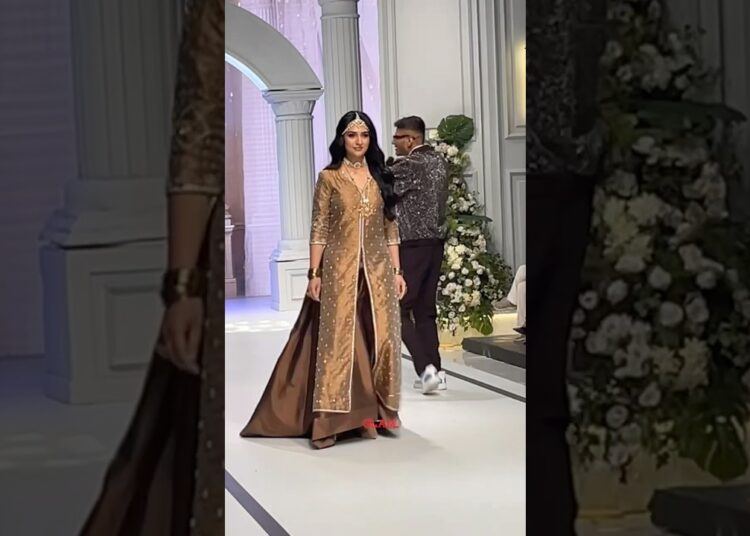 Sarah Khan | Pal Pal Jeena | Ramp
