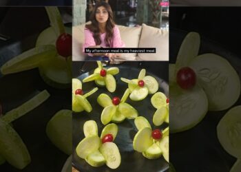 Shilpa Shetty’s diet plan Cucumber Salad #shorts #viral #trending #salad #celebrity #shilpashetty