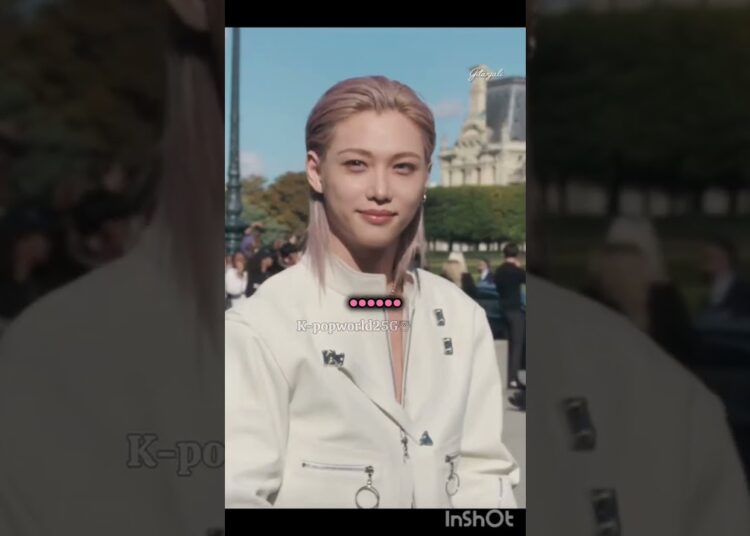 lisa took selfie 🤳🏼 with all celebrities❣️#balckpink#celebrity#louisvuitton#paris#kpop#blink#viral