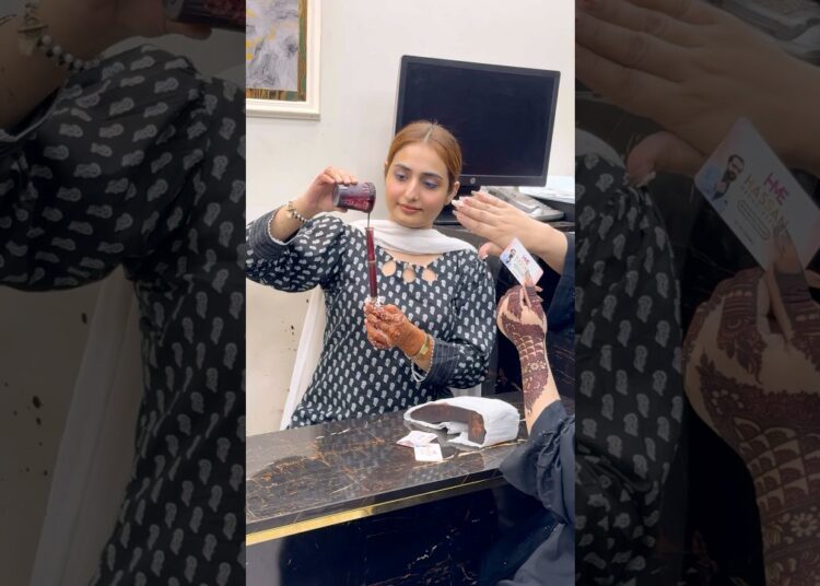 Female artist work | 🌸✨🌼 at HME  #hassanmehndiexpert #mehndi #mehndidesign