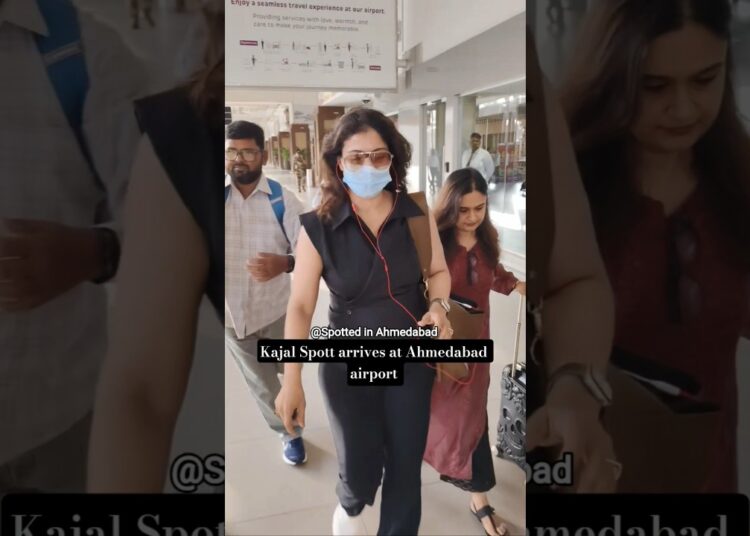 Kajal pappd in airport #kajal #filmfareawards#shortvideo #airportlook #trendingshorts#celebrity