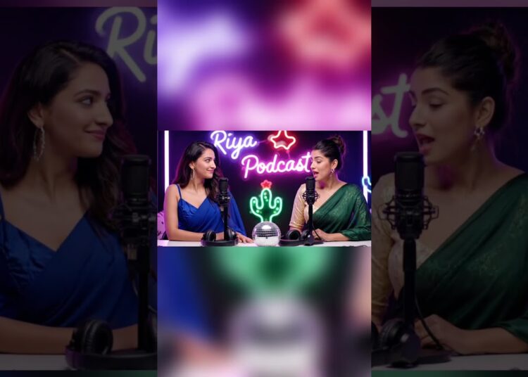 Desi College Girls Aur Bhabhi Ki Funny Gossip 😂 | Comedy Podcast Shorts | Family Fun Talks #shorts