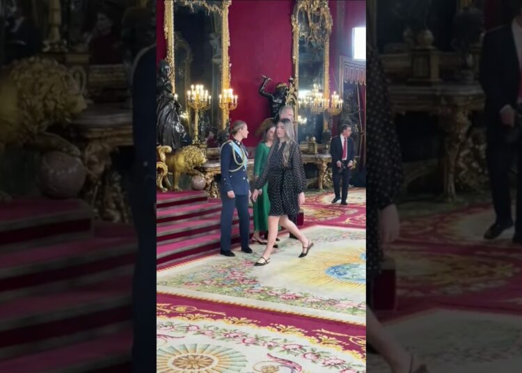 #infanta_sofía is also there with her royal family #spain  #leonor_de_borbón #infanta_sofía