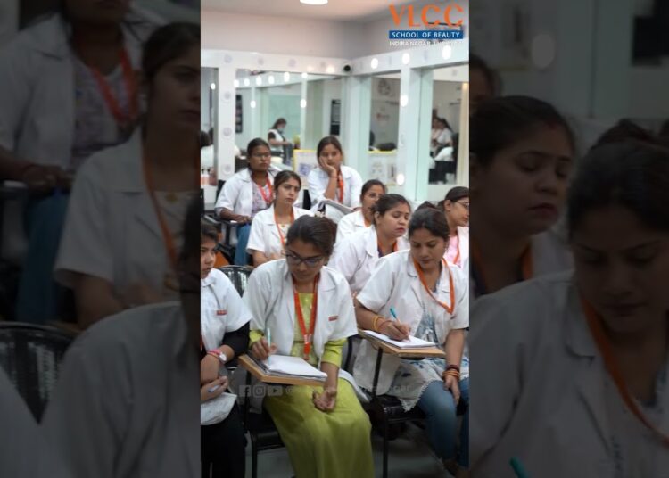 𝐁𝐞 𝐭𝐡𝐞 𝐜𝐡𝐚𝐦𝐩𝐢𝐨𝐧𝐬 | VLCC School of Beauty |  Makeup Artist Course | VLCC Indira Nagar