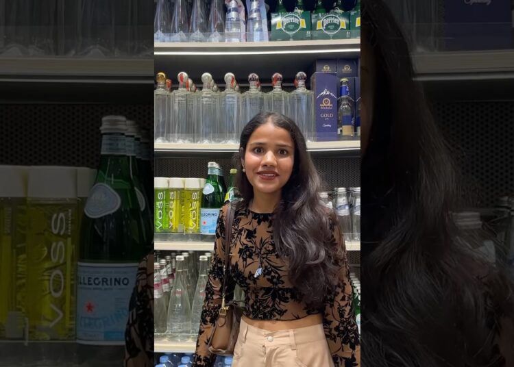 Expensive Celebrity Shopping Mall 😱| Exploring celebrities grocery store of Delhi #shorts